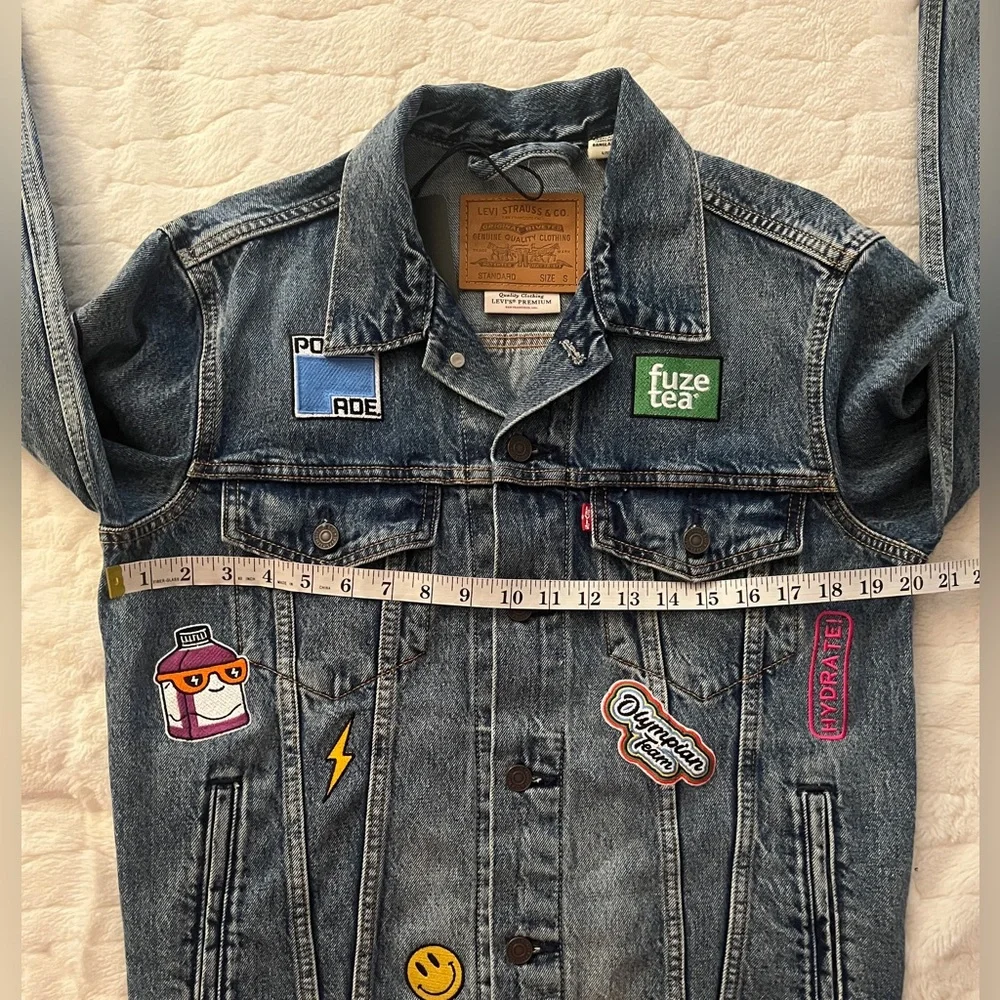 Levi's Limited Macys Exclusive All Over Embellished Trucker Jacket size S . RARE